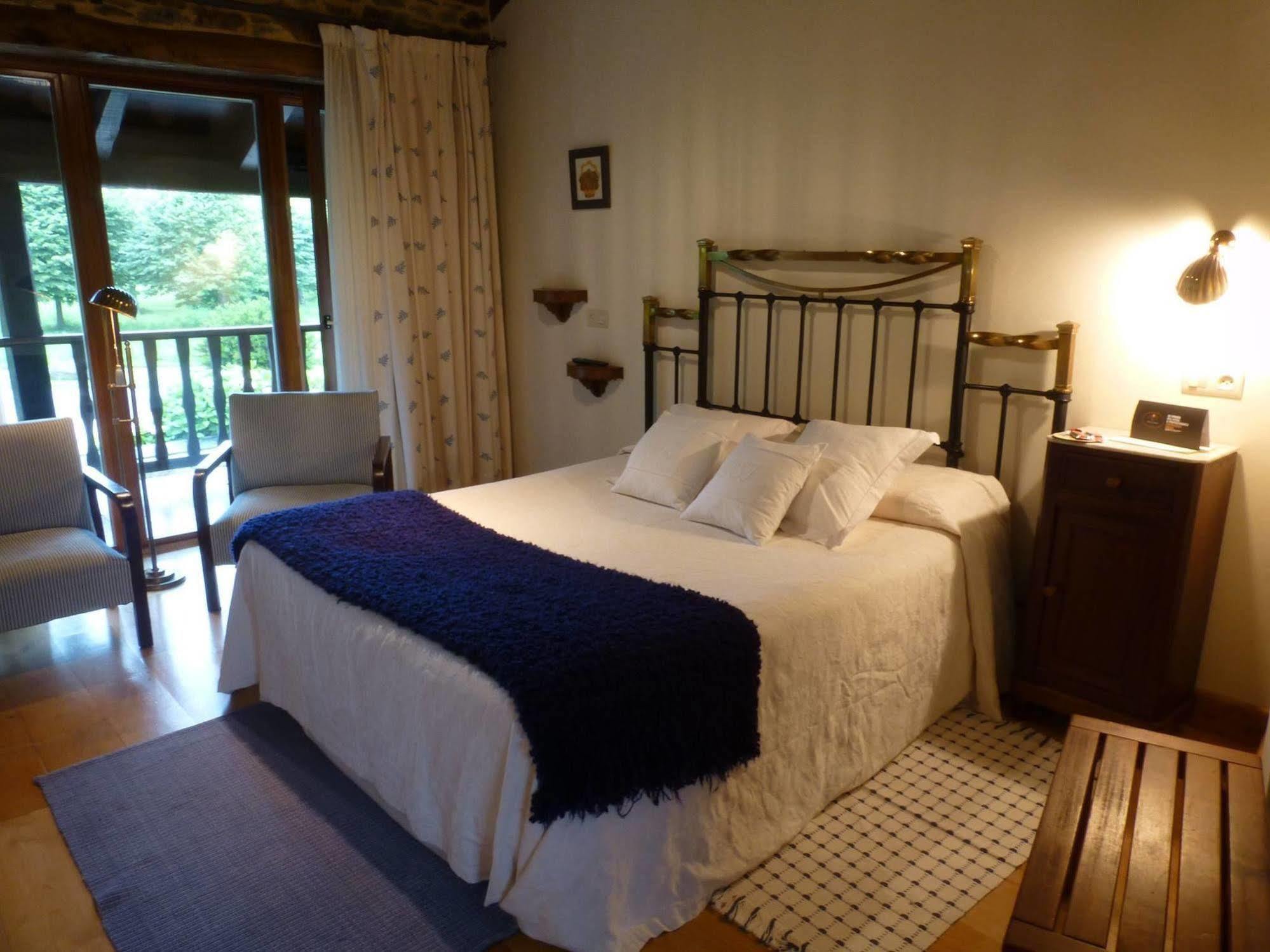 Casa Peleyon Bed & Breakfast Кастропол Екстериор снимка